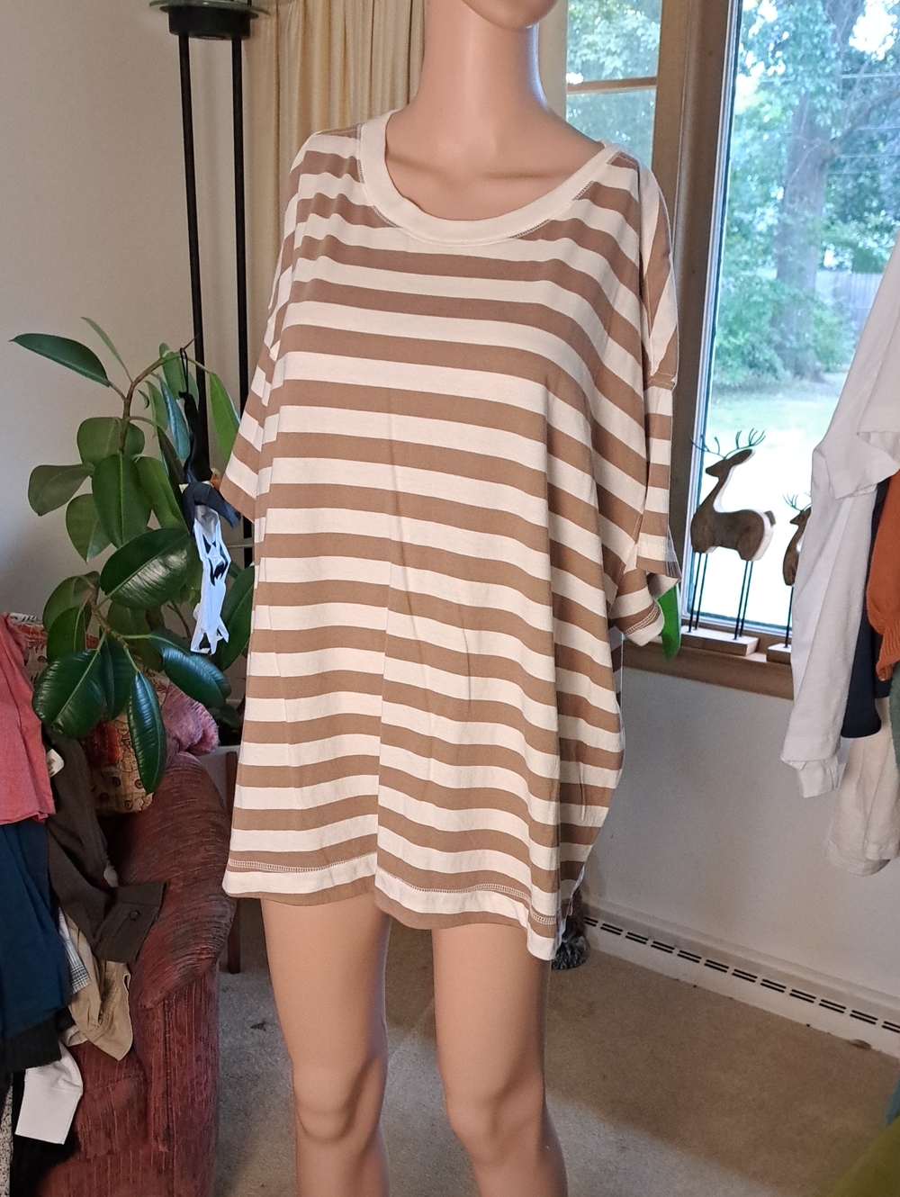 Old Navy White and Tan Striped Short Sleeve Top 2x Ptp 27